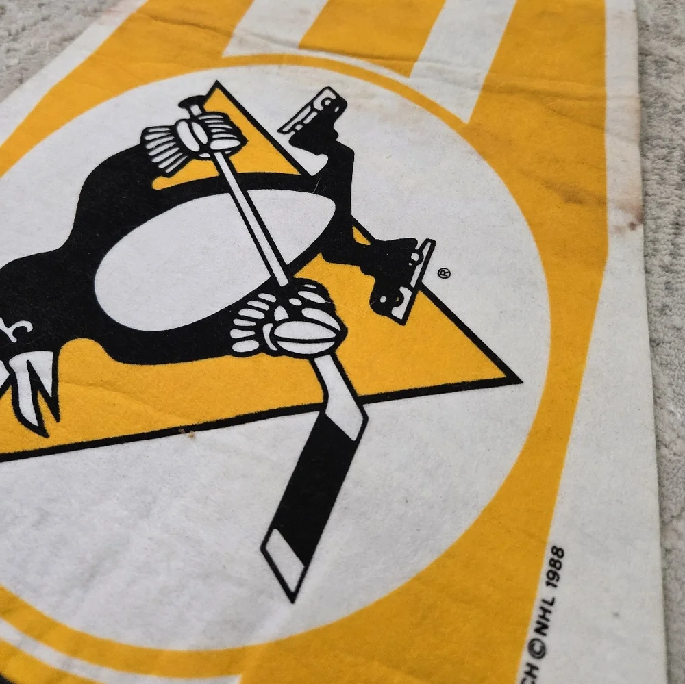 Vintage 1988 NHL Hockey Pittsburgh Penguins Felt Pennant
